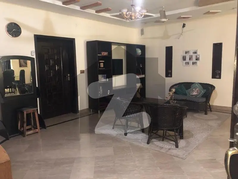 10 Marla Luxurious House With Gas For Rent In Bahria Town Lahore