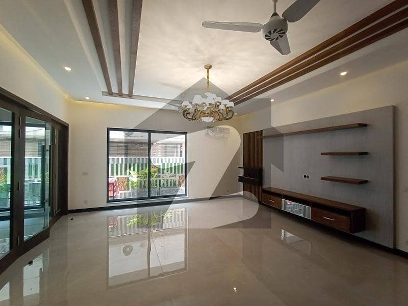 10 Marla Most Luxury Beautiful Modern Design House for Sale