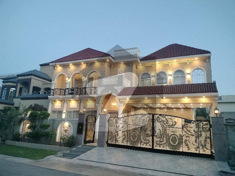 1 Kanal House Available For Sale 7 Beds