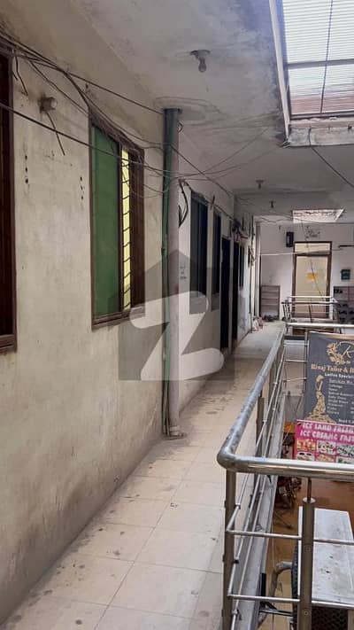 کیولری ایکسٹینشن لاہور میں 1 کمرے کا 2 مرلہ فلیٹ 18.0 ہزار میں کرایہ پر دستیاب ہے۔