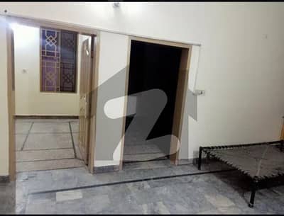 علامہ اقبال ٹاؤن ۔ نرگس بلاک علامہ اقبال ٹاؤن,لاہور میں 2 کمروں کا 5 مرلہ بالائی پورشن 40.0 ہزار میں کرایہ پر دستیاب ہے۔