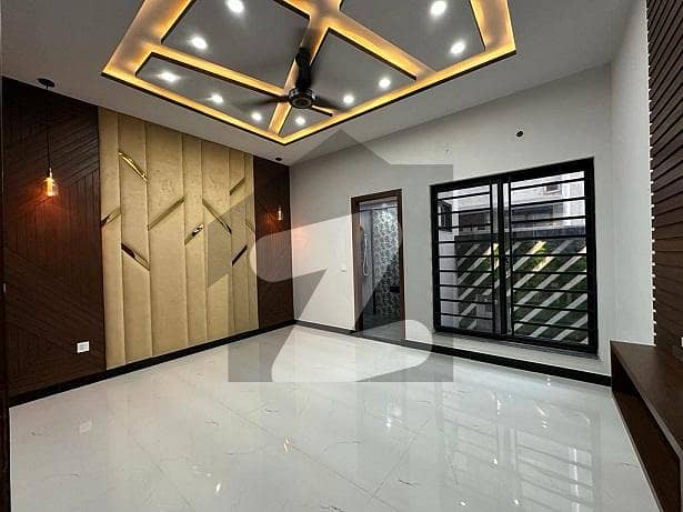 10 MARLA BRAND NEW LUXARY FULL HOUSE FOR RENT IN RAFI BLOCK BAHRIA TOWN LAHORE