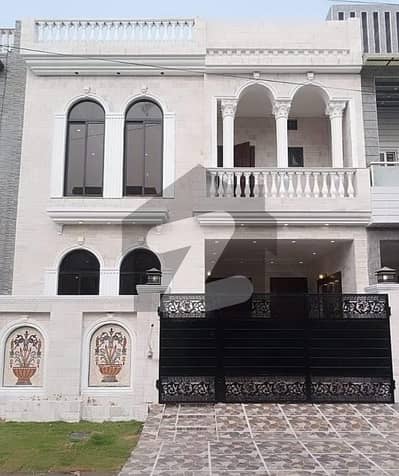 پارک ویو سٹی - ٹیولپ بلاک پارک ویو سٹی,لاہور میں 5 کمروں کا 6 مرلہ مکان 2.35 کروڑ میں برائے فروخت۔