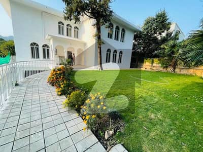 Luxury House On Extremely Prime Location Available For Rent in Islamabad