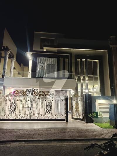 10 MARLA LUXURIOUS BRAND NEW HOUSE FOR SALE AT PRIME LOCATION OF CENTRAL BLOCK PHASE 1 BAHRIA ORCHARD