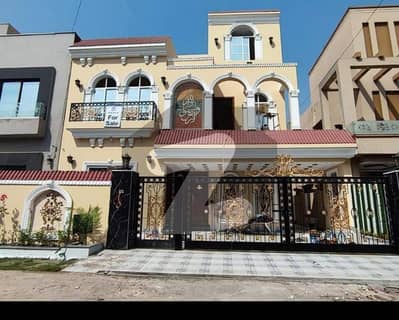 "Exquisite 10 Marla Modern Designer House for Rent in Bahria Town, Lahore