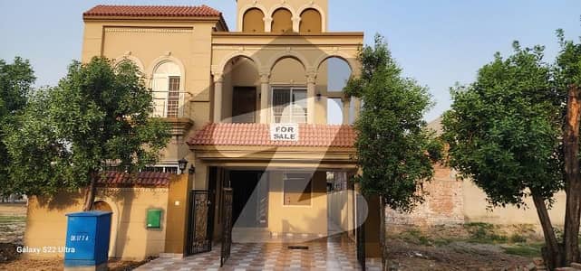 8 MARLA BRAND NEW LUXURY HOUSE FOR SALE AT PRIME LOCATION OF BAHRIA ORCHARD