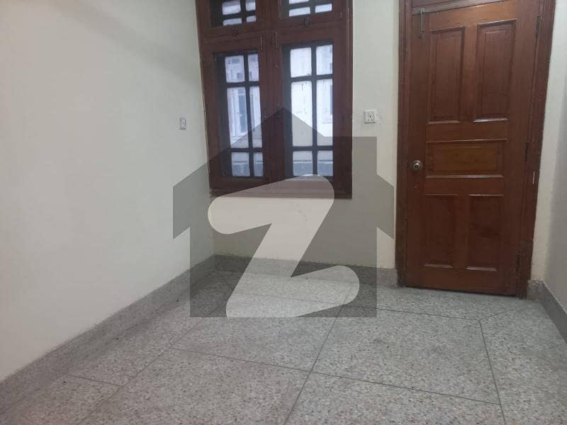 حیات آباد فیز 3 حیات آباد,پشاور میں 8 کمروں کا 1 کنال مکان 6.75 کروڑ میں برائے فروخت۔