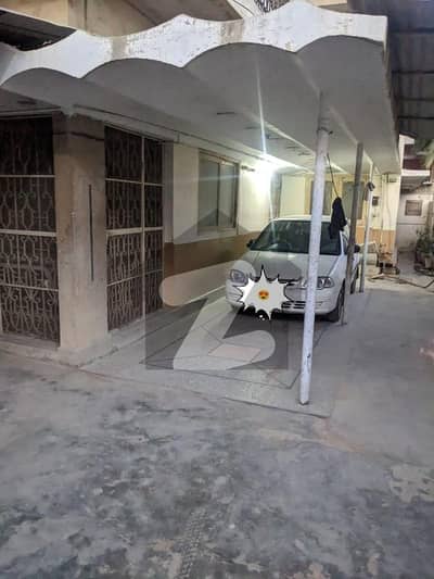 A Banglow of 400sqyd House G+1 and roof for sale in North Nazimabad - Block R, Karachi, Pakistan.