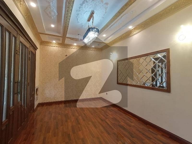 مرغزار آفیسرز کالونی لاہور میں 7 کمروں کا 1 کنال مکان 7.0 کروڑ میں برائے فروخت۔