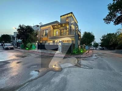 12 MARLA CORNER BRAND NEW ULTRA LUXURY MODERN HOUSE FOR SALE IN GULBHAR BLOCK BAHRIA TOWN LAHORE