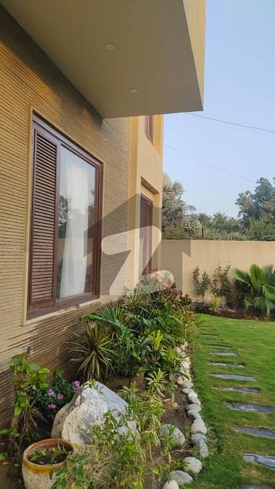 Luxurious 1000 Yard Bungalow For Rent
