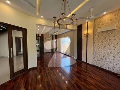 Lake City 1 Kanal Classical Design House For Sale