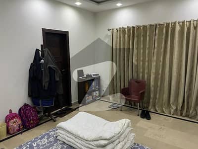 ماڈل ٹاؤن ۔ بلاک جے ماڈل ٹاؤن,لاہور میں 3 کمروں کا 1 کنال بالائی پورشن 1.5 لاکھ میں کرایہ پر دستیاب ہے۔