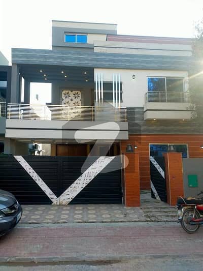 10 MARLA LUXURY BRAND NEW HOUSE FOR SALE AT PRIME LOCATION OF CENTRAL BLOCK BAHRIA ORCHARD