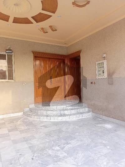 چک 208 روڈ فیصل آباد میں 5 کمروں کا 11 مرلہ مکان 1.1 لاکھ میں کرایہ پر دستیاب ہے۔