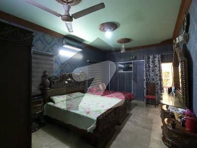 Perfect 200 Square Yards House In Gulshan-e-Iqbal - Block 10-A For sale
