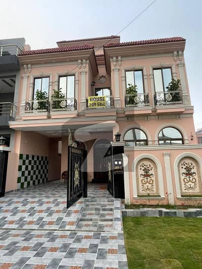 10 MARLA LUXURY PALACE HOUSE AVAILABLE FOR SALE ON 60 FT ROAD AVAILABLE FOR SALE IN LDA AVENUE BLOCK J