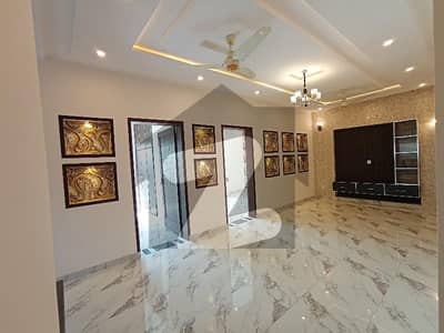 پی سی ایس آئی آر ہاؤسنگ سکیم فیز 2 پی سی ایس آئی آر ہاؤسنگ سکیم,لاہور میں 5 کمروں کا 10 مرلہ مکان 4.5 کروڑ میں برائے فروخت۔
