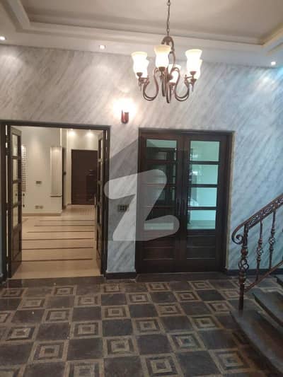 ڈی ایچ اے فیز 5 ڈیفنس (ڈی ایچ اے),لاہور میں 5 کمروں کا 1 کنال مکان 3.25 لاکھ میں کرایہ پر دستیاب ہے۔