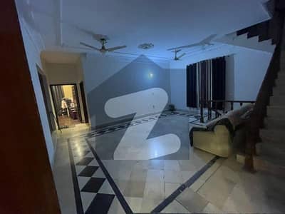 مرغزار آفیسرز کالونی لاہور میں 4 کمروں کا 1 کنال مکان 5.5 کروڑ میں برائے فروخت۔