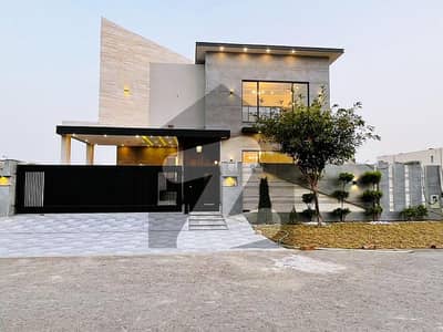 1 Kanal Used Modern Design House For Rent Near Park