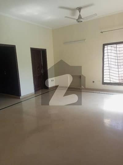 upper portion available for rent in main Cantt