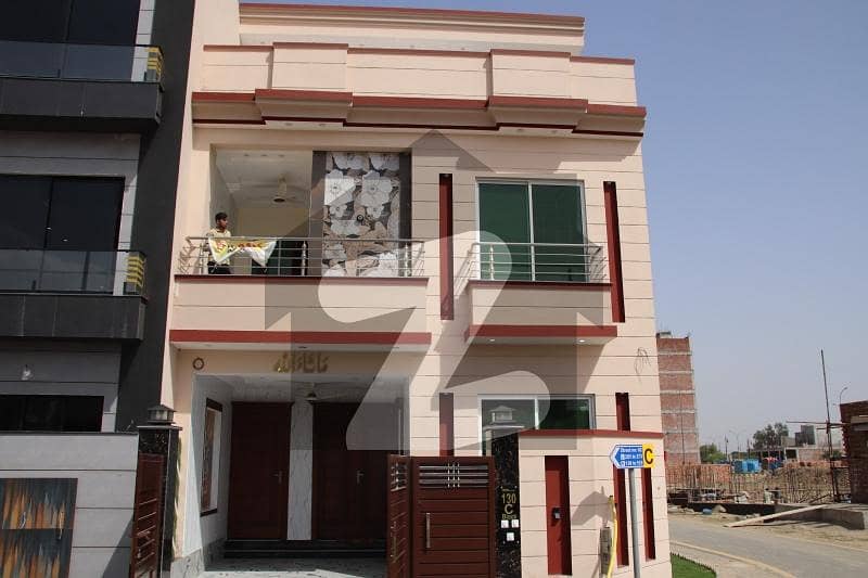 اتحاد ٹاؤن فیز ١ اتحاد ٹاؤن,رائیونڈ روڈ,لاہور میں 4 کمروں کا 5 مرلہ مکان 2.8 کروڑ میں برائے فروخت۔