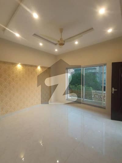 10 MARLA MODERN INDEPENDENT WITH BASEMENT HOUSE AVAILABLE FOR RENT IN FORMANITES HOUSING SCHEME BLOCK - E LAHORE.