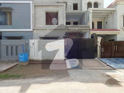 لاہور موٹر وے سٹی ۔ بلاک آر لاھور موٹروے سٹی,لاہور میں 5 کمروں کا 5 مرلہ مکان 1.1 کروڑ میں برائے فروخت۔