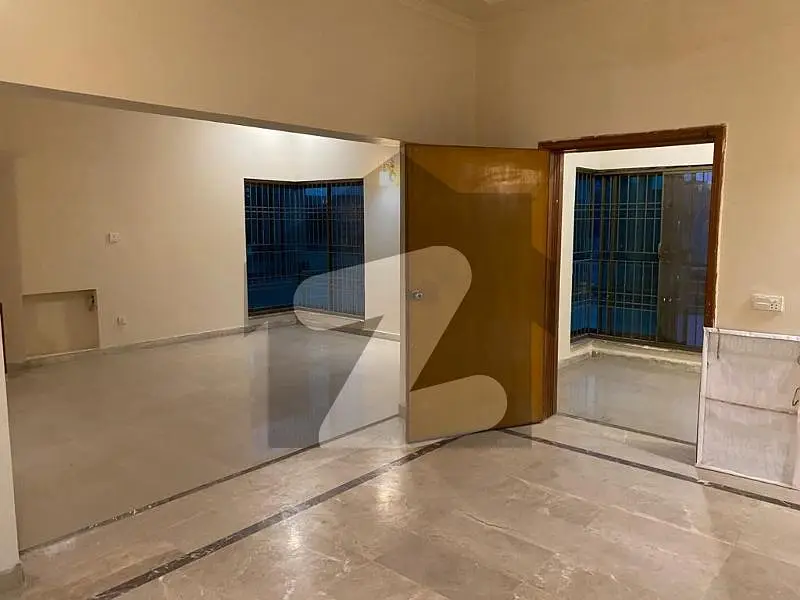 Hot Location 1 Kanal Lower Portion Available For Rent In DHA Phase 4 Block CC