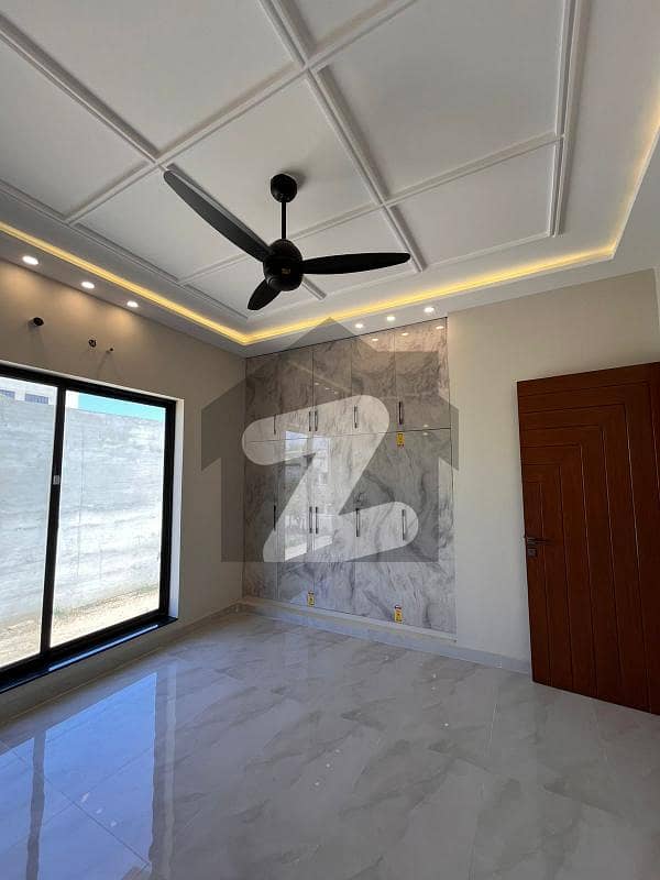 بحریہ ٹاؤن رفیع بلاک بحریہ ٹاؤن سیکٹر ای,بحریہ ٹاؤن,لاہور میں 5 کمروں کا 10 مرلہ مکان 4.8 کروڑ میں برائے فروخت۔