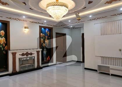 واپڈا ٹاؤن لاہور میں 6 کمروں کا 1 کنال مکان 7.5 کروڑ میں برائے فروخت۔