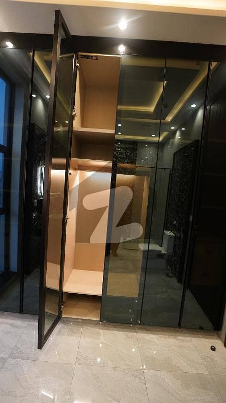 ڈی ایچ اے فیز 5 - بلاک ایل فیز 5,ڈیفنس (ڈی ایچ اے),لاہور میں 5 کمروں کا 1 کنال مکان 7.0 کروڑ میں برائے فروخت۔