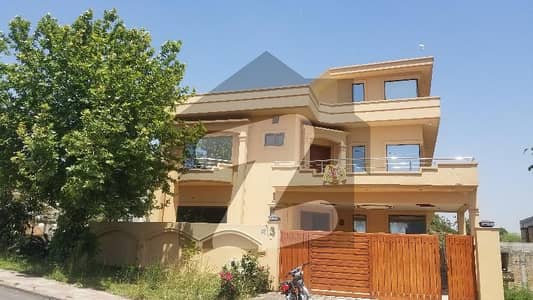 Kanal triple unit 9 bedrooms fully furnished house available for rent
