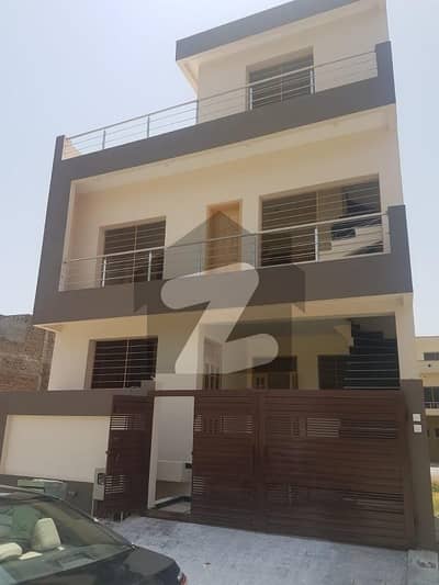D-12 Good Location House 
5 Marla Full House For Rent