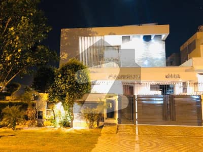 ڈی ایچ اے فیز 3 - بلاک زیڈ فیز 3,ڈیفنس (ڈی ایچ اے),لاہور میں 4 کمروں کا 10 مرلہ مکان 3.9 کروڑ میں برائے فروخت۔