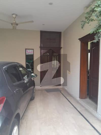 پنجاب سمال انڈسٹریز کالونی لاہور میں 4 کمروں کا 7 مرلہ مکان 2.7 کروڑ میں برائے فروخت۔