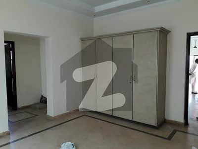 DHA 1 Kanal Beautiful Upper Portion With Separate Gate For Rent In Phase 4