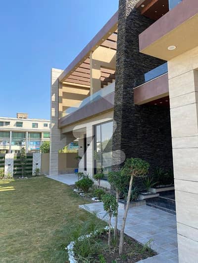 آئی ای پی انجنیئرز ٹاؤن ۔ سیکٹر اے آئی ای پی انجینئرز ٹاؤن,لاہور میں 6 کمروں کا 2 کنال مکان 15.5 کروڑ میں برائے فروخت۔