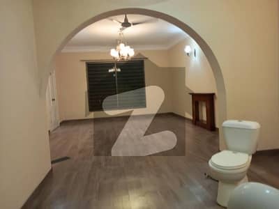 Old House For Sale Sector F 10
 Size 1022 Square Yards 2 Kanals beautiful location