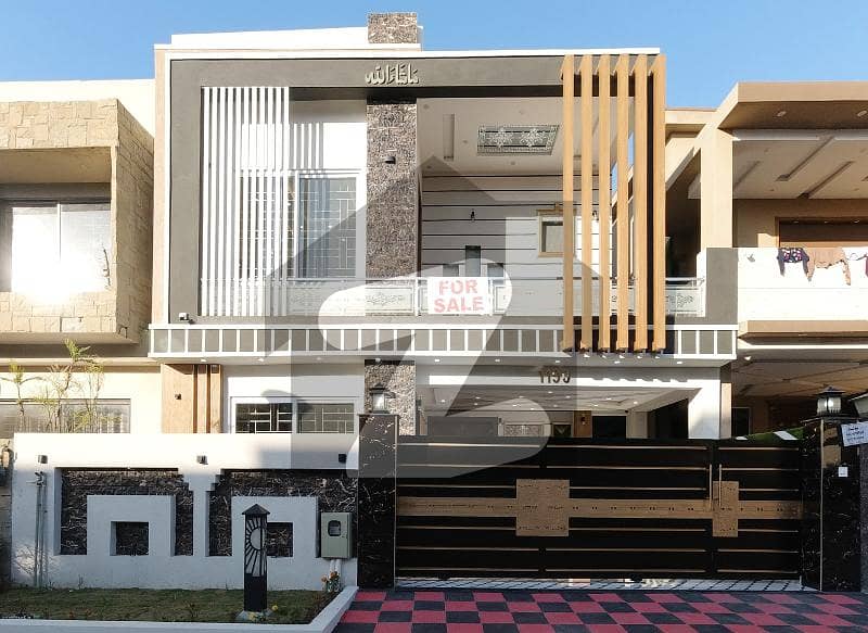 بحریہ ٹاؤن فیز 3 بحریہ ٹاؤن راولپنڈی,راولپنڈی میں 5 کمروں کا 10 مرلہ مکان 5.9 کروڑ میں برائے فروخت۔