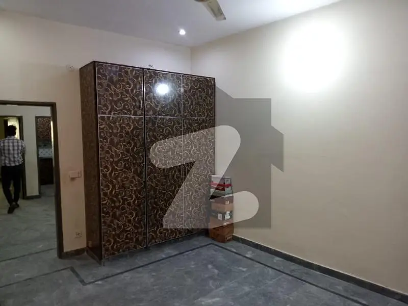 3.5 Marla triple Story House For Rent ( Farooq Colony)