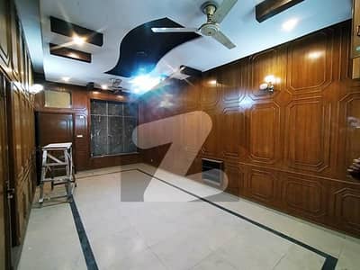 ڈی ایچ اے فیز 4 ڈیفنس (ڈی ایچ اے),لاہور میں 4 کمروں کا 10 مرلہ مکان 4.35 کروڑ میں برائے فروخت۔