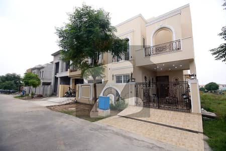 5 MARLA VICTORIAN DESIGN HOUSE AVAILABLE FOR SALE NEAR BY PARK COMMERCIAL AND MAIN ROAD IN DHA 9 TOWN