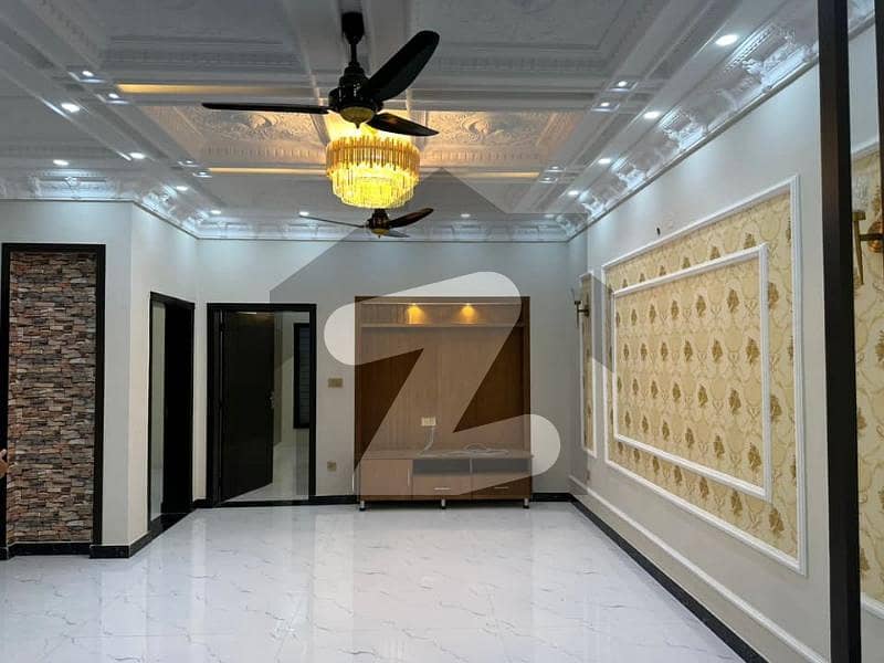 سینٹرل پارک ہاؤسنگ سکیم لاہور میں 5 کمروں کا 10 مرلہ مکان 2.8 کروڑ میں برائے فروخت۔