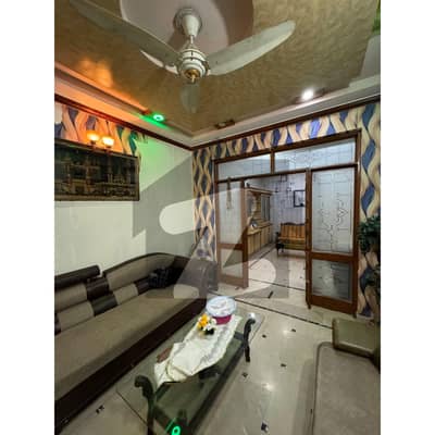 جوہر ٹاؤن لاہور میں 5 کمروں کا 5 مرلہ مکان 90.0 ہزار میں کرایہ پر دستیاب ہے۔