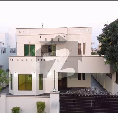 16 MARLA SLIGHTLY USED MOST BEAUTIFULL MODERN DESIGN HOUSE FOR SALE IN DHA PHASE 8 AIR AVENUE