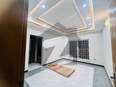 بحریہ ٹاؤن راولپنڈی راولپنڈی میں 4 کمروں کا 7 مرلہ مکان 2.7 کروڑ میں برائے فروخت۔