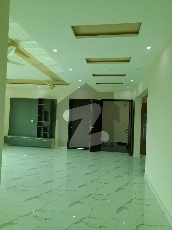 1 KANAL FULL LUXURY UPPER PORTION WITH SEPRTAE ENTRNECE AVAILABLE FOR RENT IN DHA PHASE 7